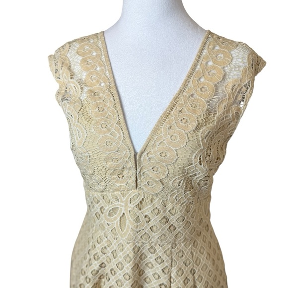 Free People One Million Lovers Ivory Cream Crochet Lace V-Neck Mini Dress Size 6 - Picture 3 of 11